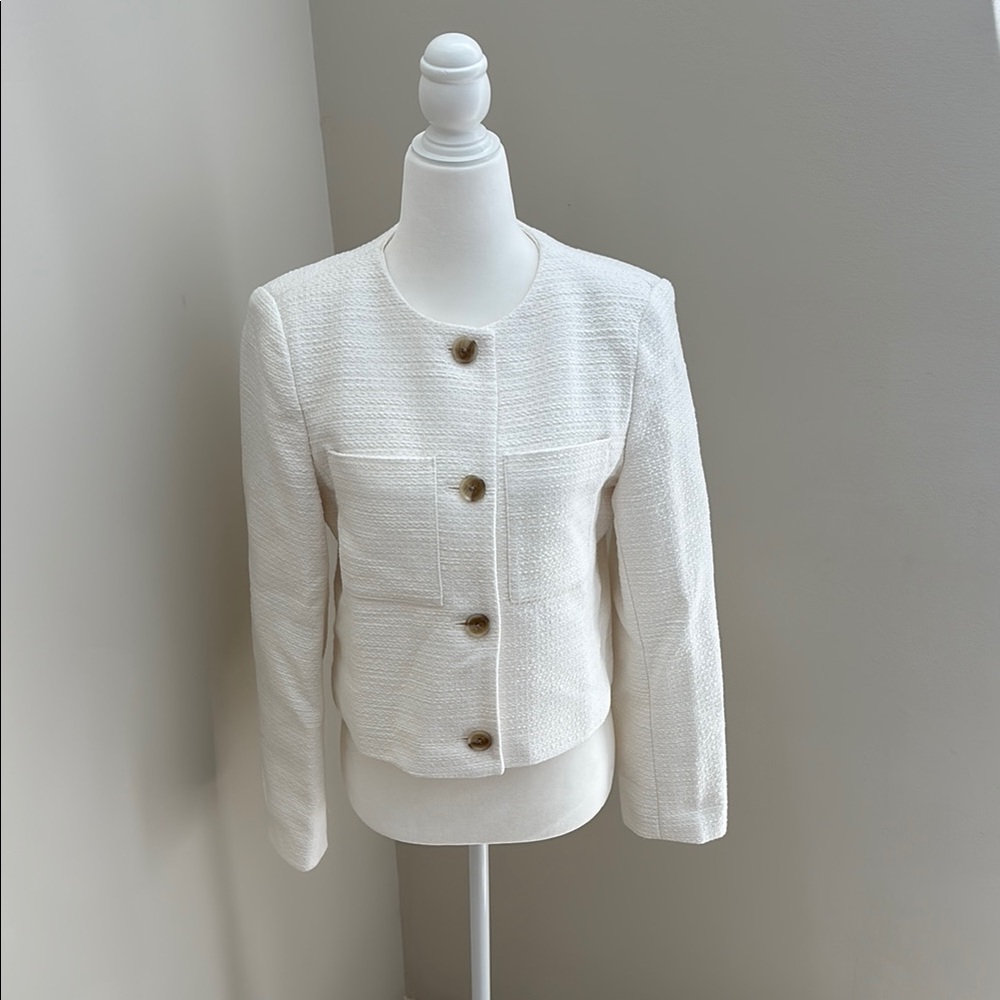 White Cropped Blazer with Tailored Design